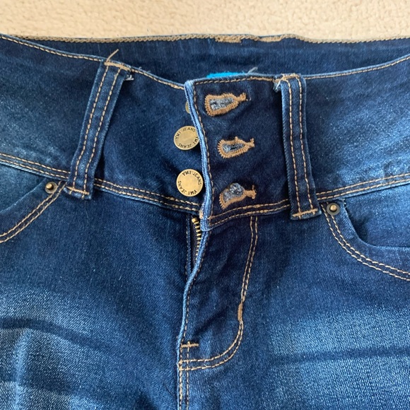 YMI wanna betta butt denim capris - Picture 5 of 6